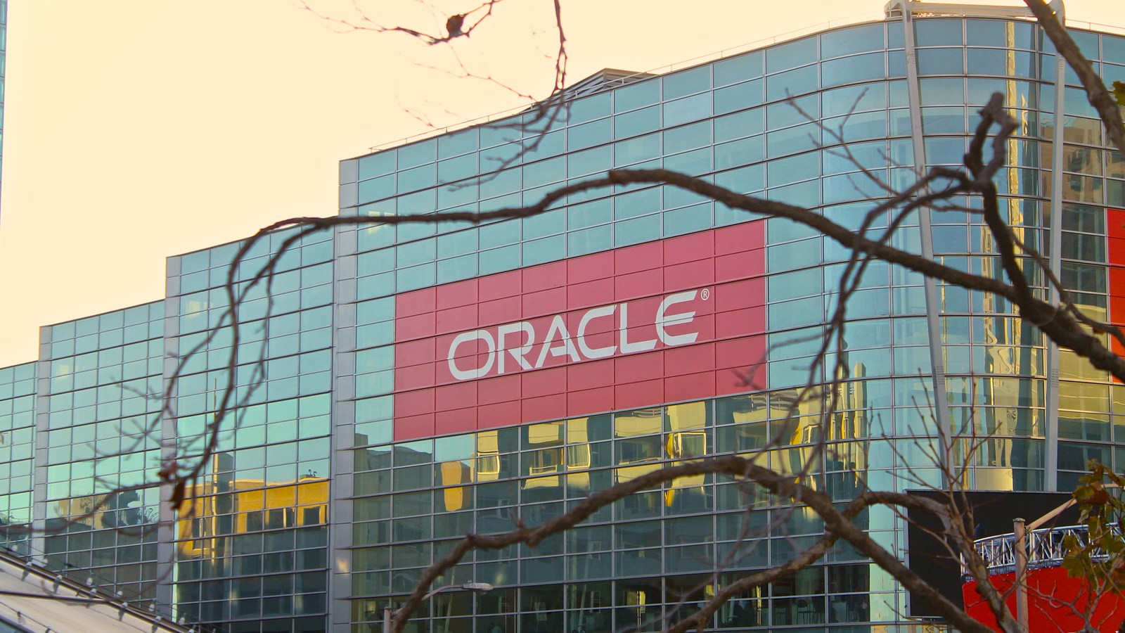 Sistema de RH e folha na mira: ataques ao Oracle PeopleSoft driblam o firewall trocando uma letra