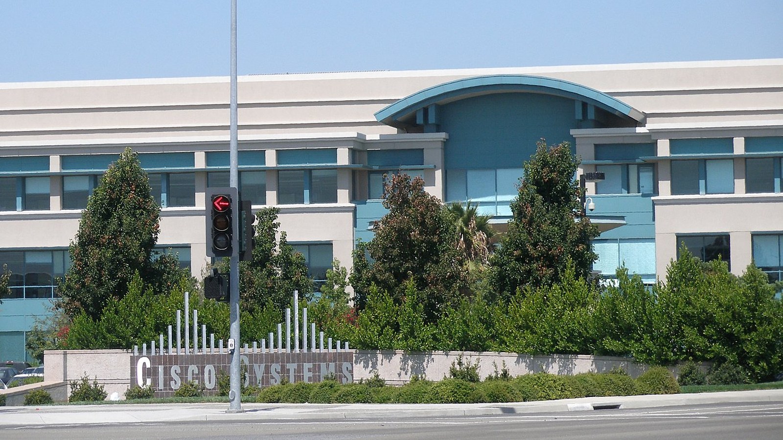 Cisco confirma invasões pelo gerenciador de SD-WAN: uma letra codificada no endereço dá acesso de administrador sem senha
