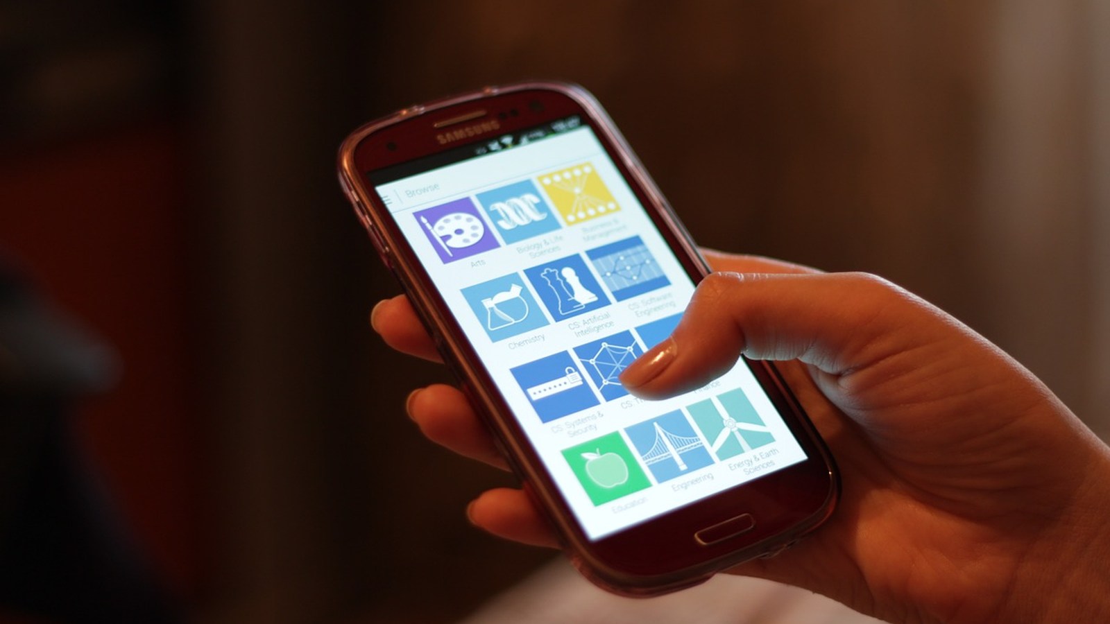 App de TV pirata para Android transmite a tela do celular e rouba o PIN do banco