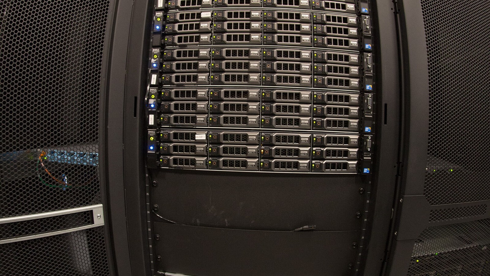 Nota 9.8 no VMware vCenter: a falha crítica que entrega todos seus servidores de uma só vez