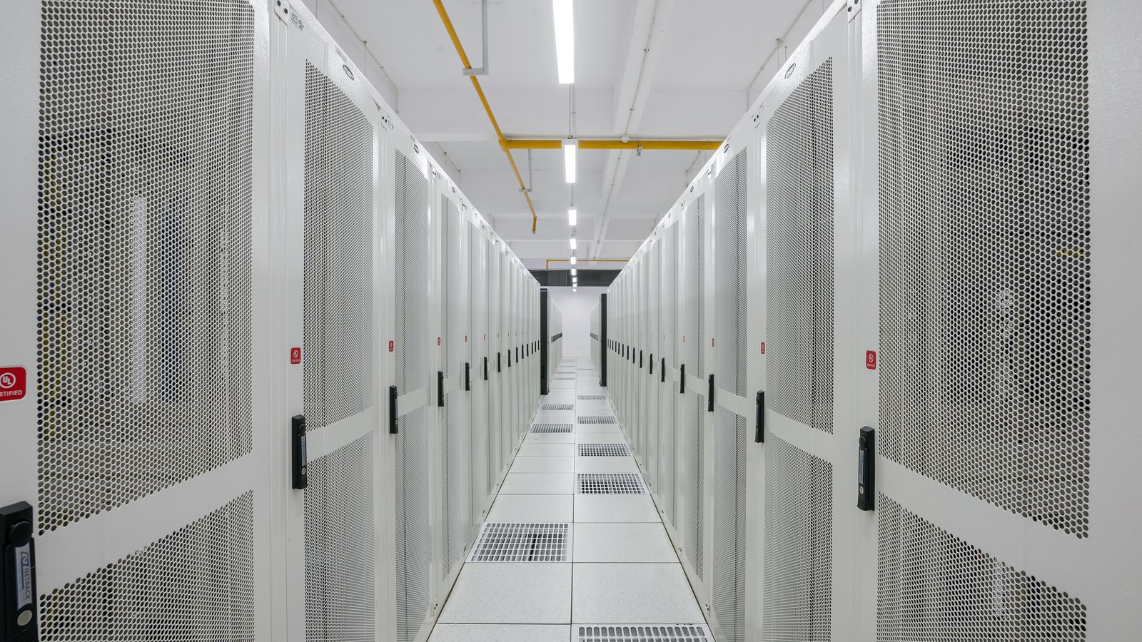 A porta de entrada da IA da sua empresa aceitava a senha do manual — e 1 em cada 10 estava aberta